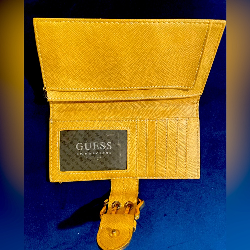Guess Wallet - Picture 3 of 4